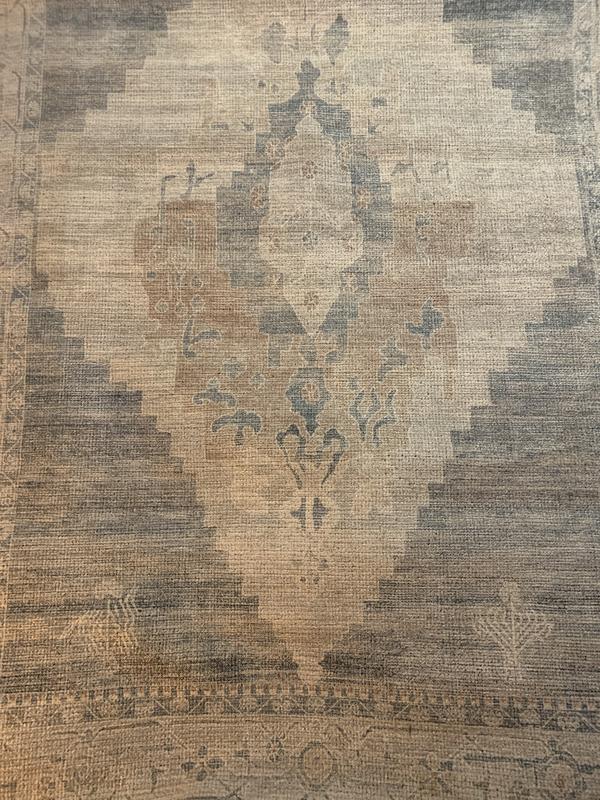 Stunning area rug!