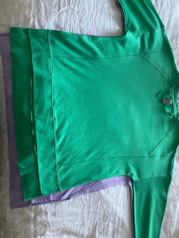 Customer photo for "different colours are different sizes"