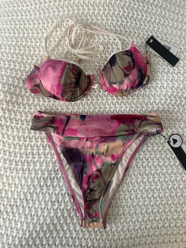 Review Thumbnail Image 0 384215557