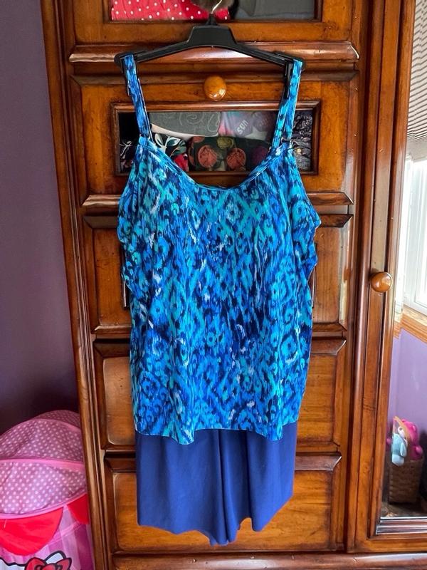 Customer photo for "Compliments Curvy Women"