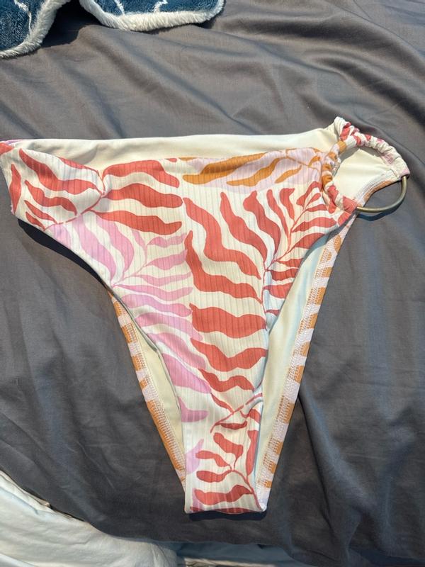 Customer photo for "Not flattering and creates gaps"