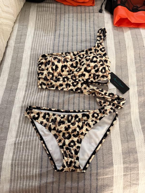 Customer photo for "Super cute, funny tan lines!"