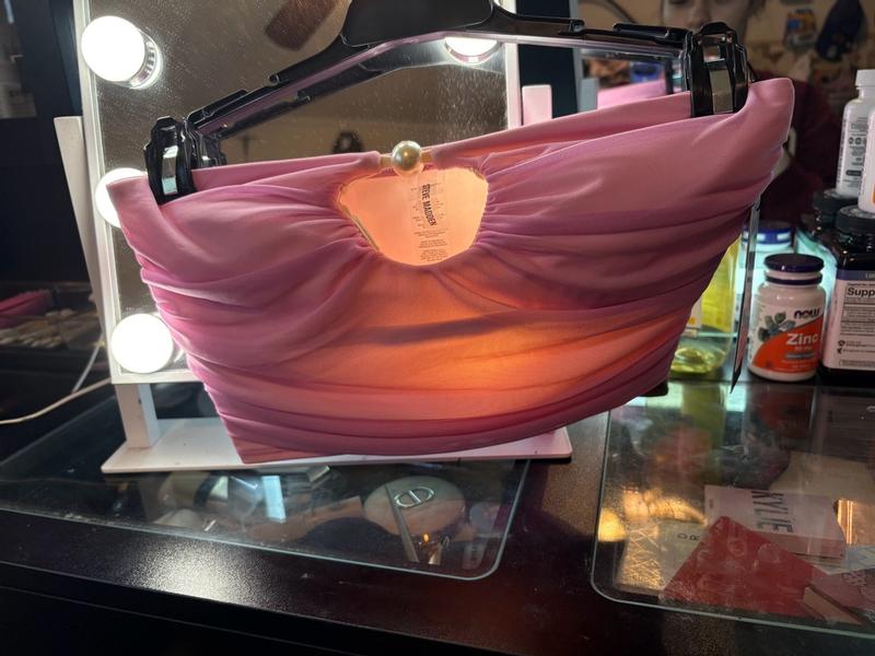 Customer carousel item 11.