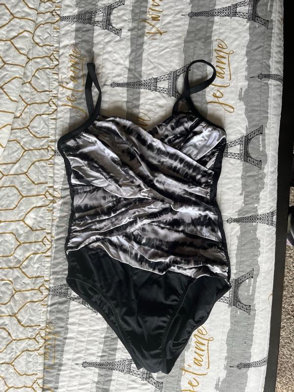 Customer photo for "Tucks body in perfectly"