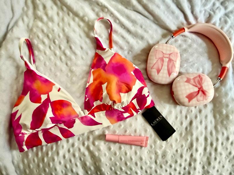 Customer photo for "Florals? For spring? Shocking"