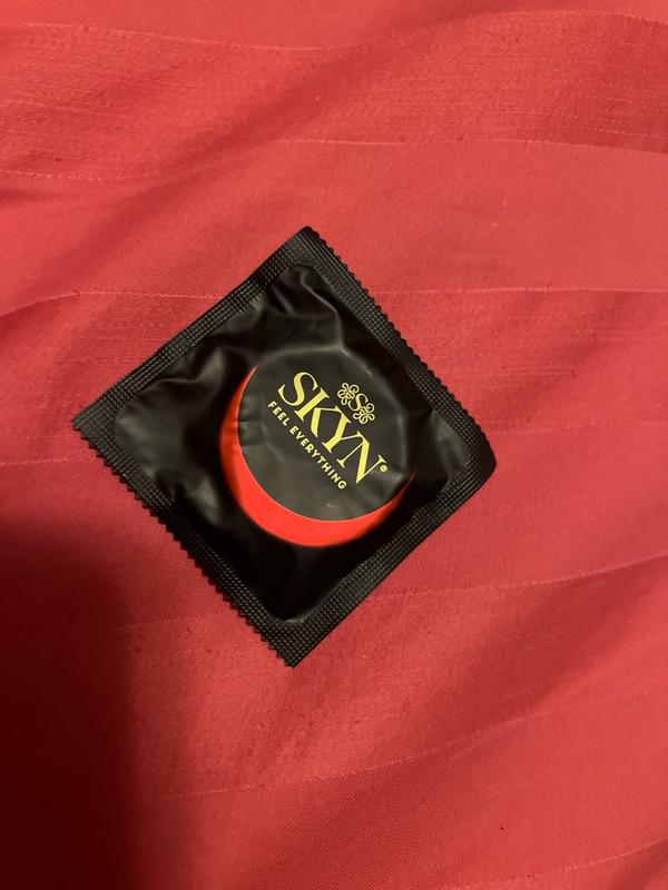 sex toys for men at home Lifestyles Skyn Extra Lube Condoms main image 1