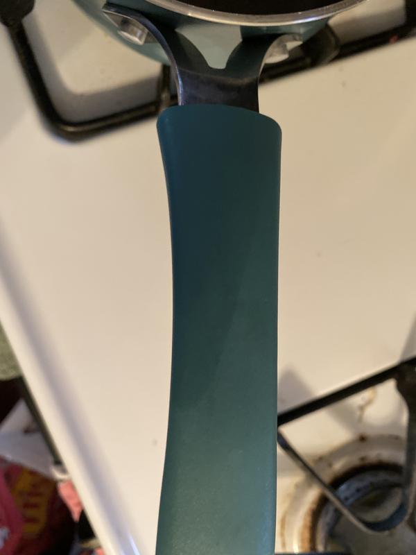 Sturdy handles that don’t get hot