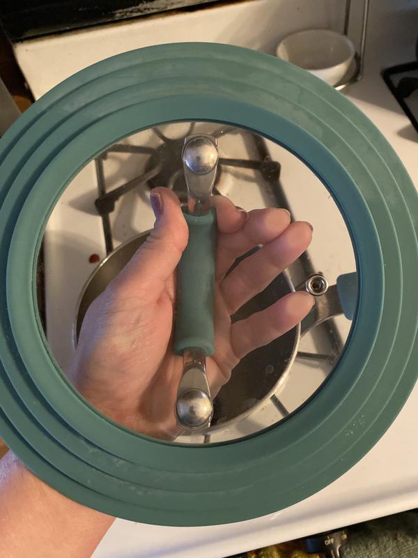 Lid is made to fit different sizes