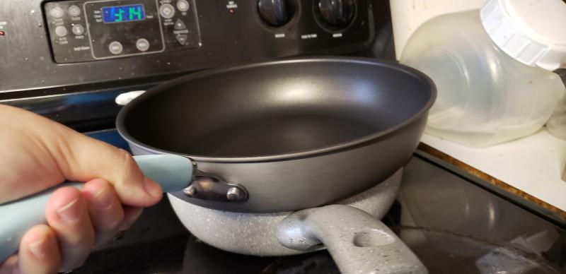 Size comparison to old deep skillet