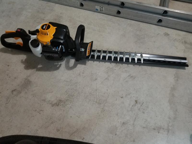 poulan gas hedge trimmer