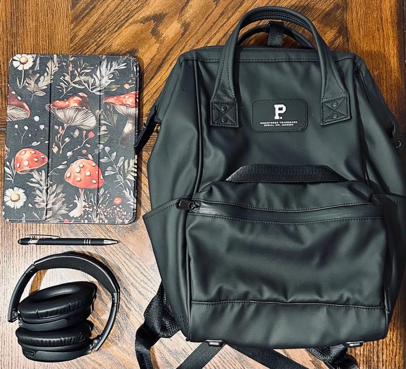 Customer photo for "Sturdy backpack, compact size"