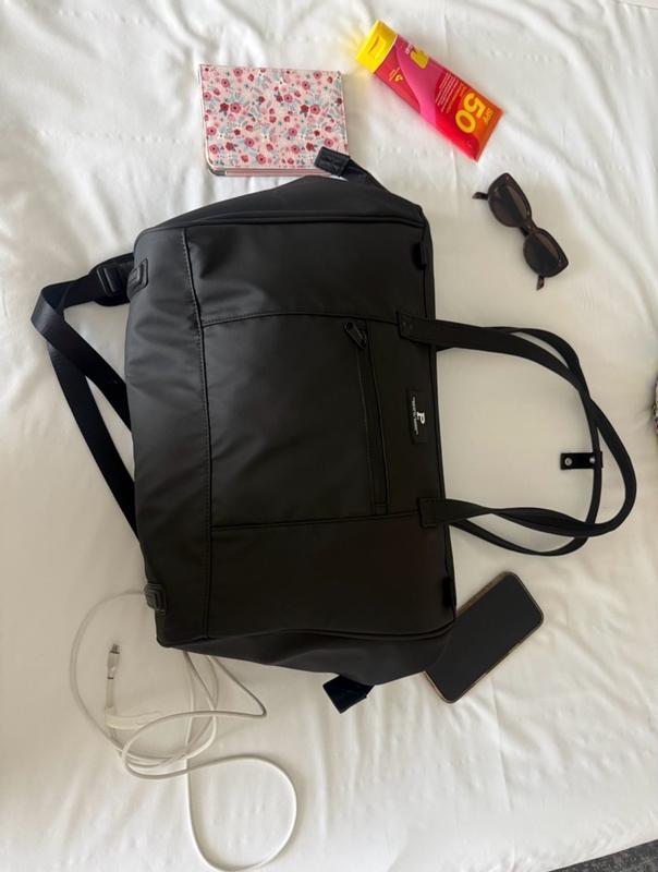 Customer photo for "Very well made and has nice compartments inside!"