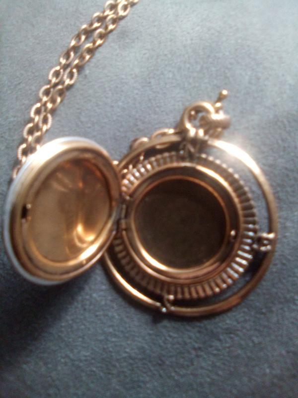 Compass Locket Pendant Necklace – Patricia Nash