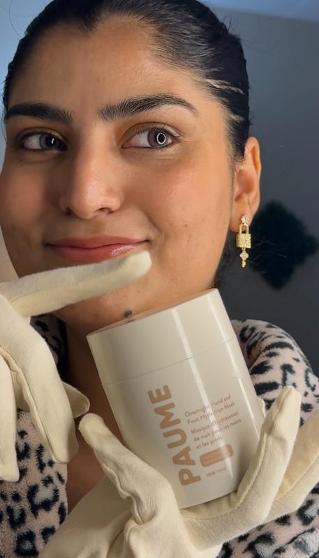 Customer photo for ""Amazing Product For Dry Hands And Feet""
