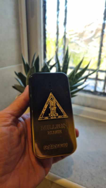 Customer photo for "Intense fragrance great for day/night occasions"