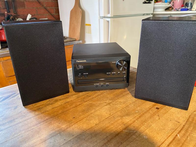 Full Range Speaker Stereo System with CD, Bluetooth and Radio