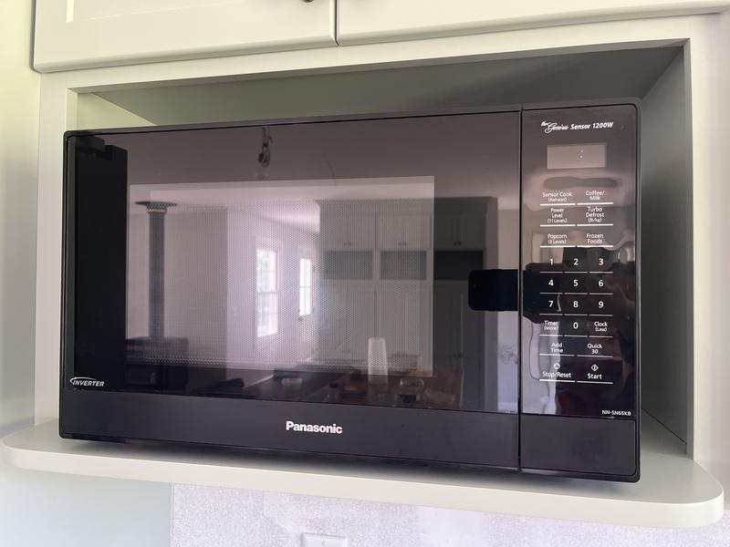 Panasonic 1.2-cu ft Medium 1200-Watt Sensor Cooking Controls