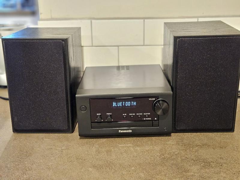 Panasonic Compact Stereo System, CD, Radio and Bluetooth -SC-PM700PP-K