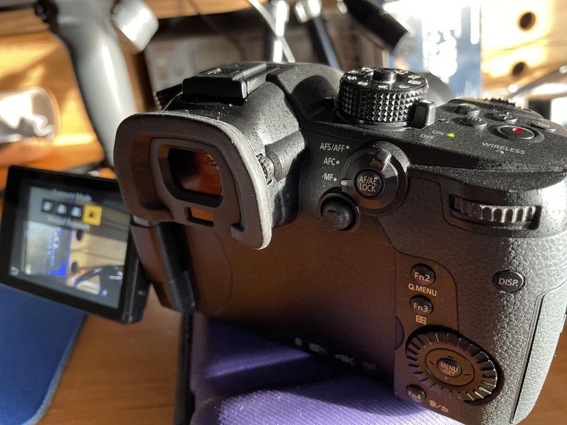 【美品】Panasonic LUMIX GH5 ボディ本体＋SDカード2枚付き Amazon.com : PANASONIC LUMIX GH5 Body 4K Mirrorless Camera, 20.3