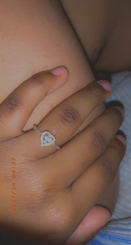 Pandora heart deals ring on finger