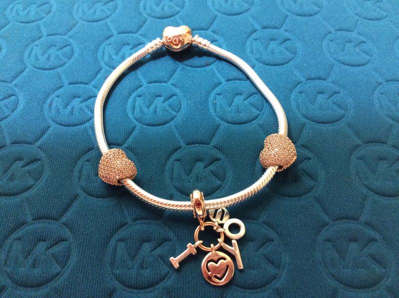 Sterling Silver Bracelet with Pandora Rose™ Heart Clasp