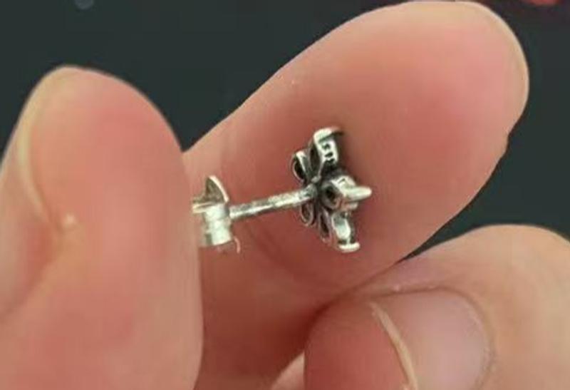 日本未入荷Heiの[sv925] snowflake one-touch earring S925 Sterling Silver Snowflake Stud Earrings with CZ