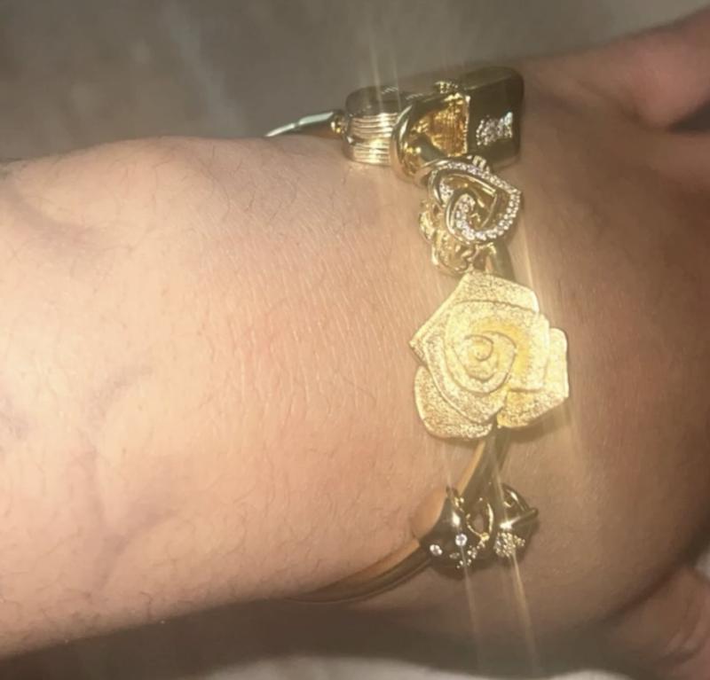 Rose in Bloom Oversized Charm | Gold plated | Pandora US