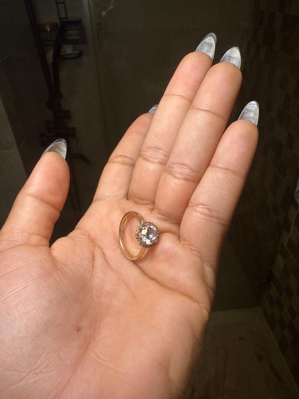 Sparkling Round Halo Ring