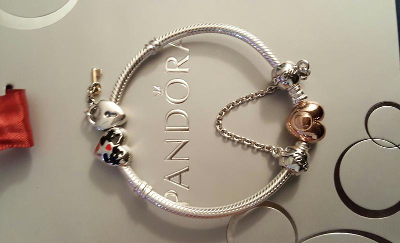 Sterling Silver Bracelet with Pandora Rose™ Heart Clasp