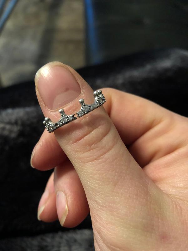 Black sparkling crown store ring pandora