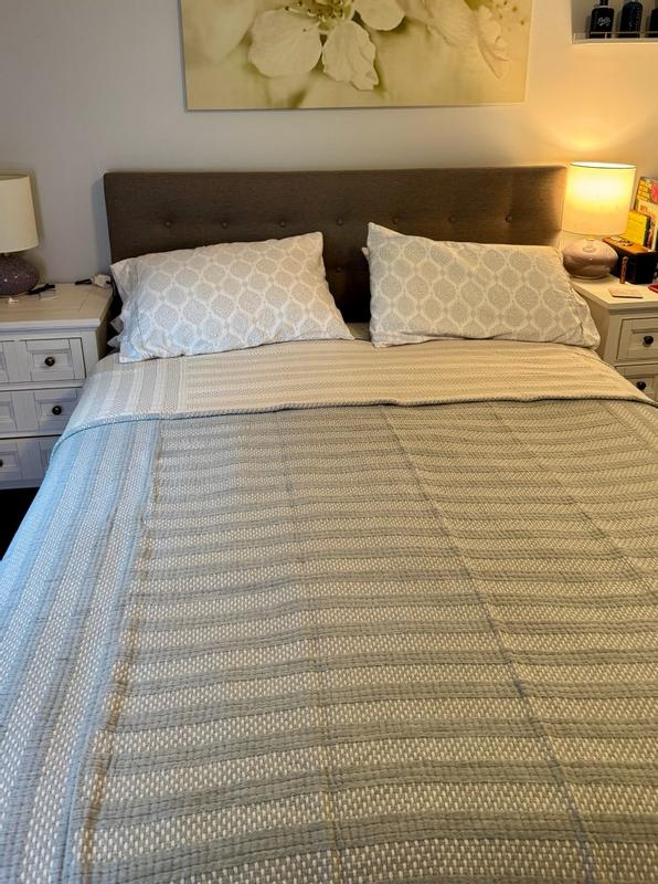 Customer photo for "Great looking lightweight blanket!"
