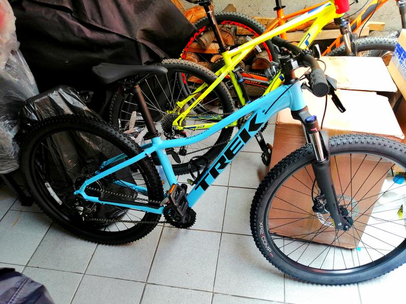 Bicicleta MTB Trek Marlin 5 Gen 2 Celeste Talla S Aro 27.5 (Marco Curvo)