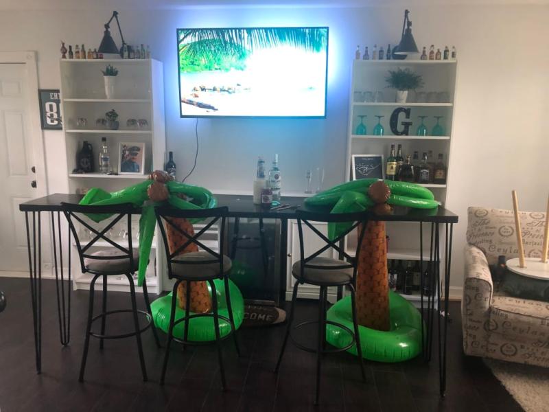 The bar is holding them up after 2 hours