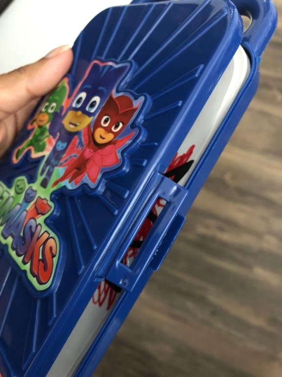 Very tight snap closure to keep from accidentally opening