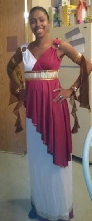 You can barely tell I'm pregnant