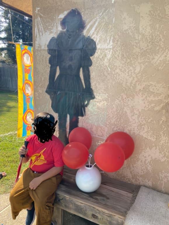 Size compared to a seated 8yr old