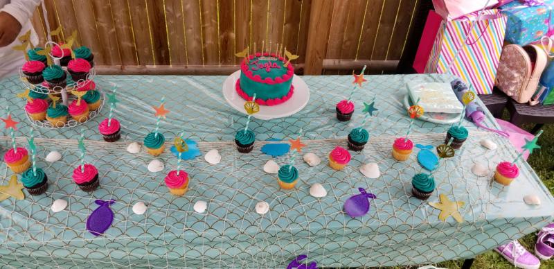Wishful Mermaid Fish Net Birthday Party Table Runner Decorating Kit, 13-pc
