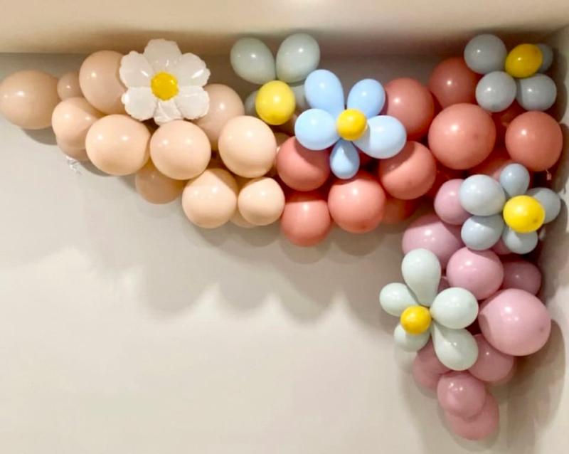 Easy to attach onto the garland