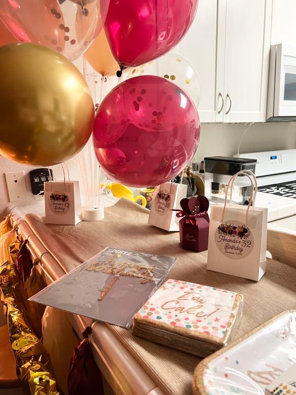 Love these cake plates!