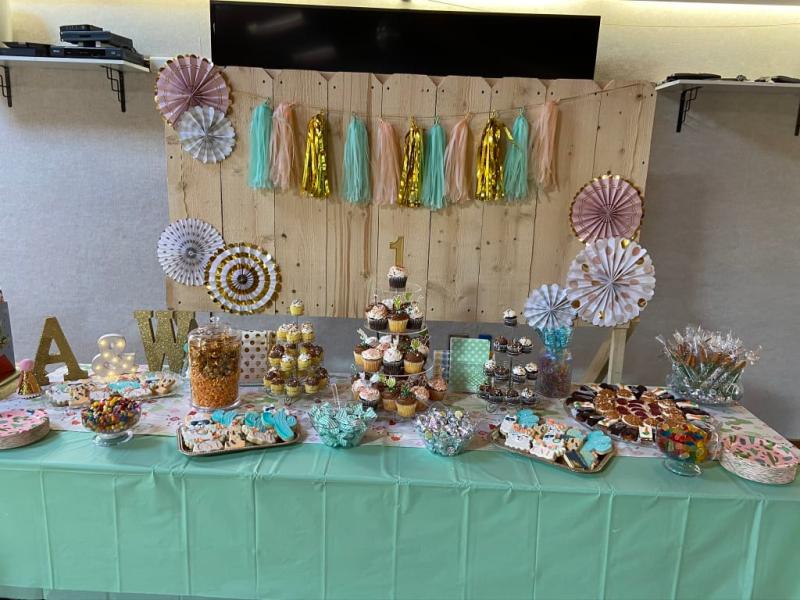 Two mini cupcake stands