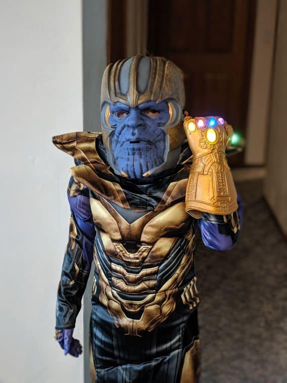 The glove does not come with it.