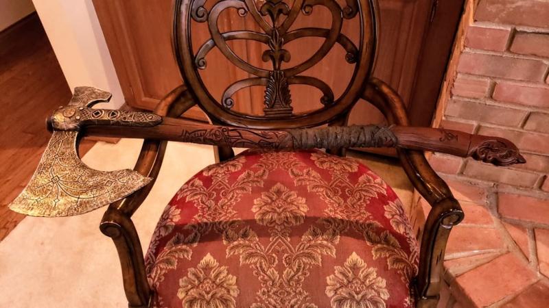 The only quibble is the base of the handle shows where assembly occurs, but it's a minor thing compared to the overall look