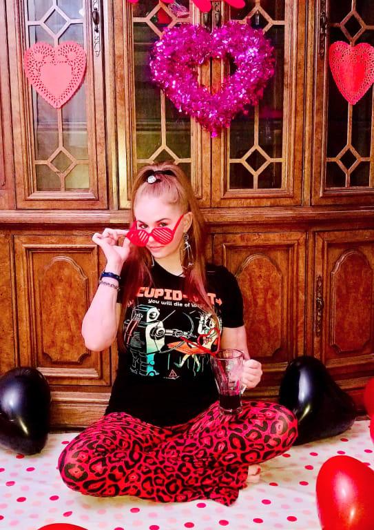 I'm sipping on my Soda Pop w/the straw in this pic!