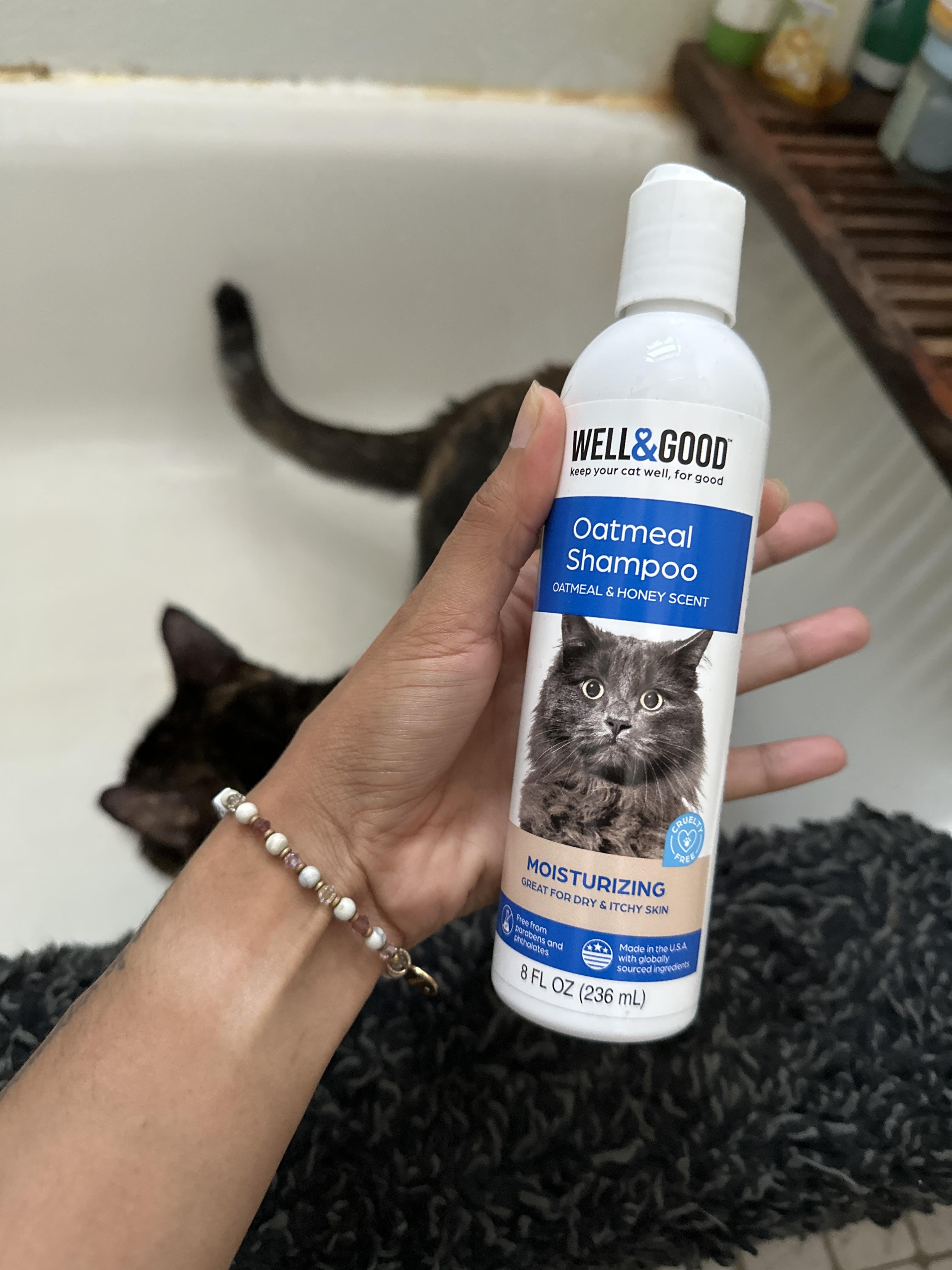 Well Good Oatmeal Soothing Cat Shampoo 8 fl oz