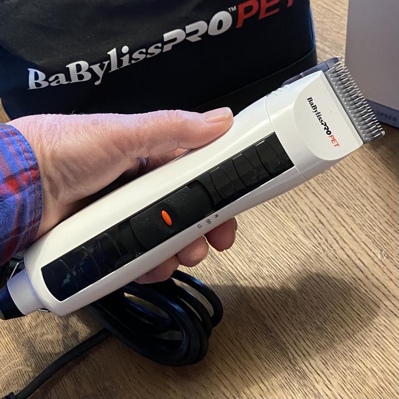 This is a full sized professional clipper.