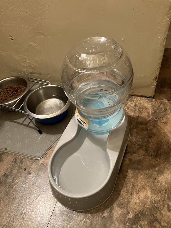 Gravity clearance water bowl