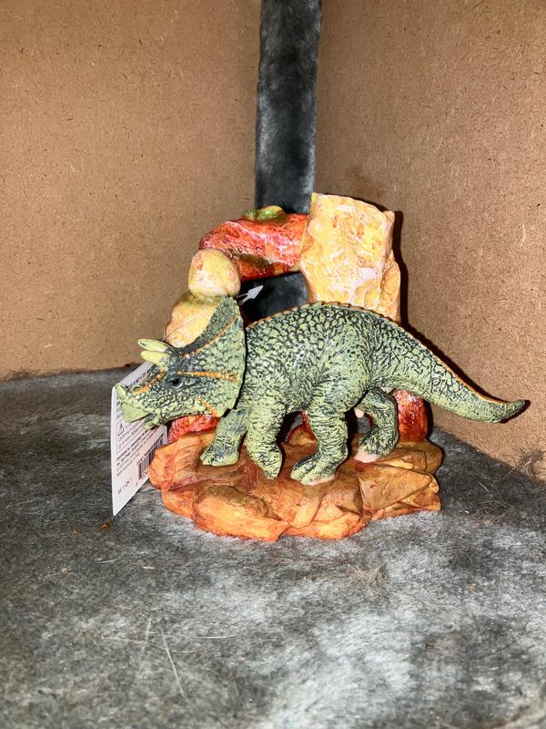 Triceratops good size for enclosure