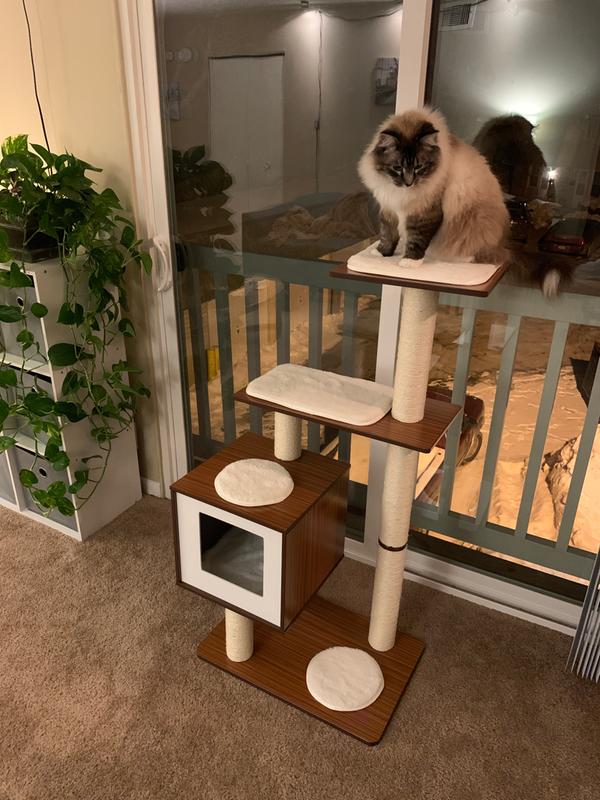 willows wooden scratch post