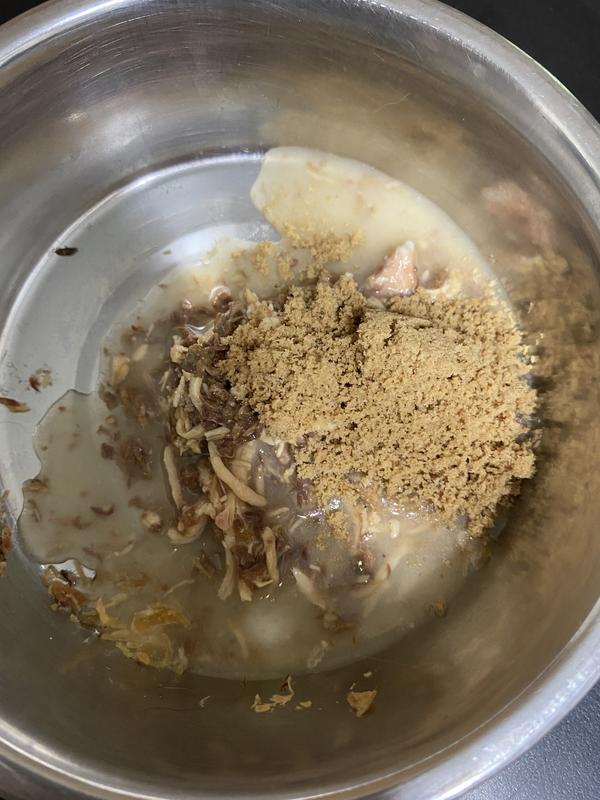 Powder added to wet food