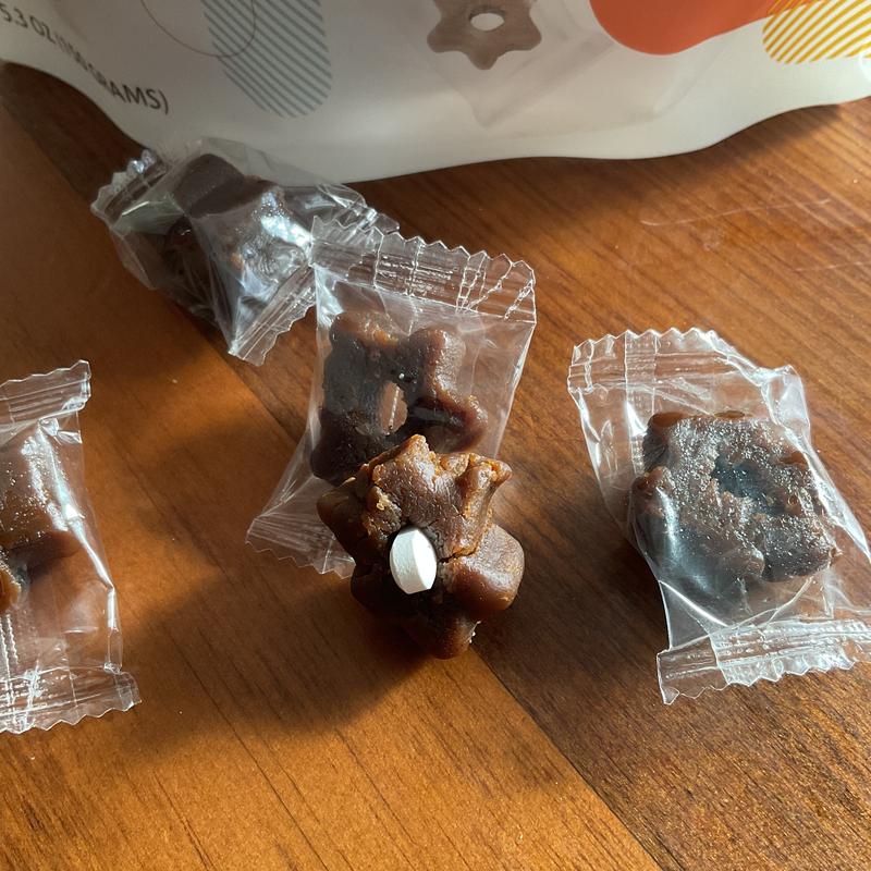 Handy individually wrapped little stars to mound around pills/caps